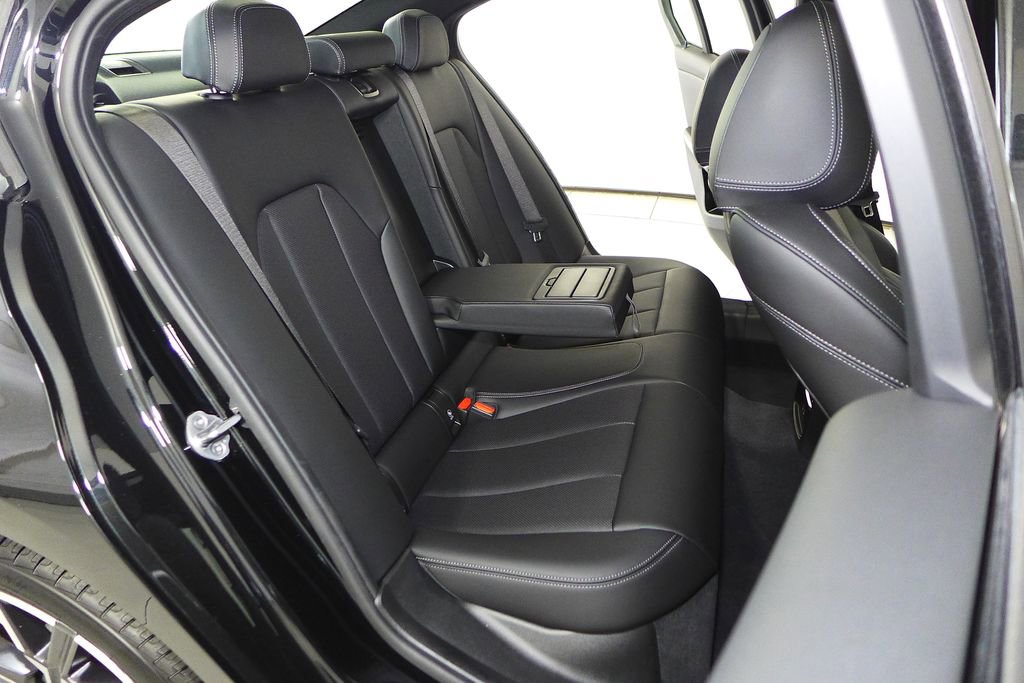 Used 2025 BMW 330i Sedan w/ Premium Package RWD image 20