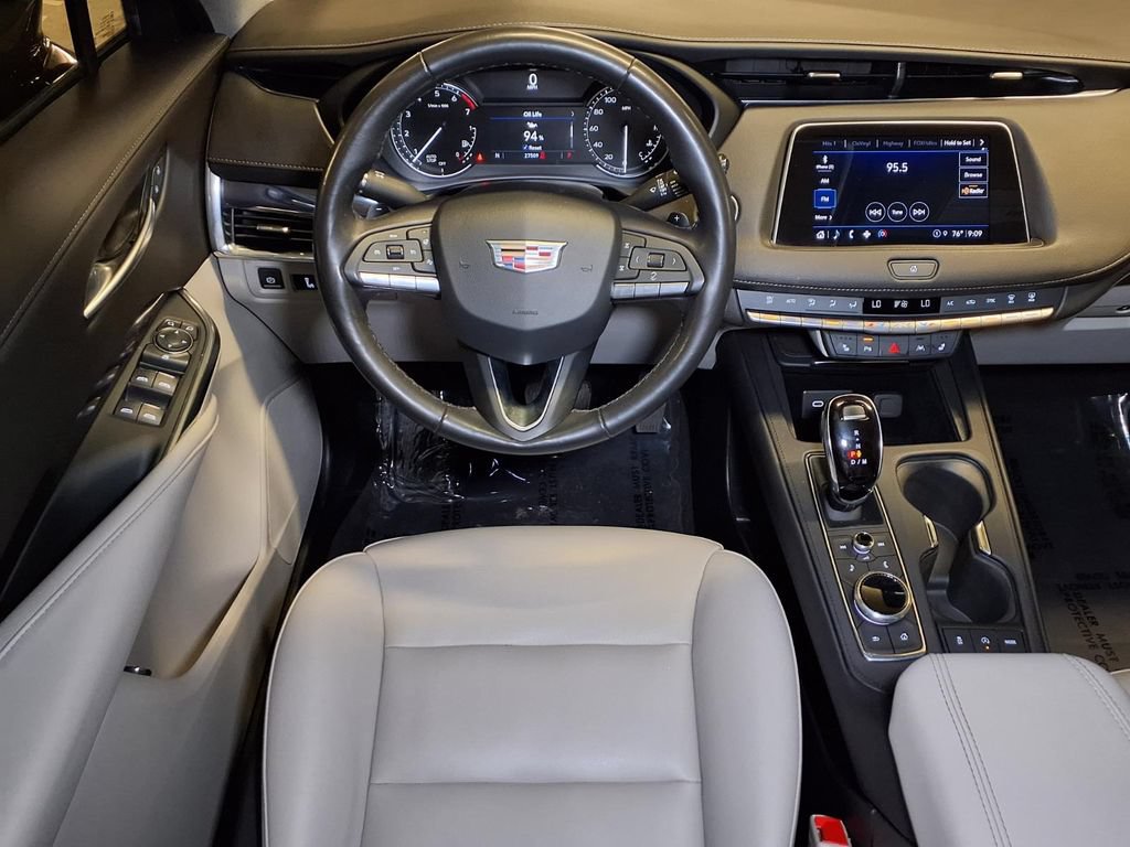 Certified 2023 Cadillac XT4 Luxury w/ Cold Weather Package FWD image 16