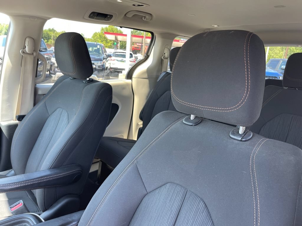 Used 2017 Chrysler Pacifica Touring Plus FWD image 17