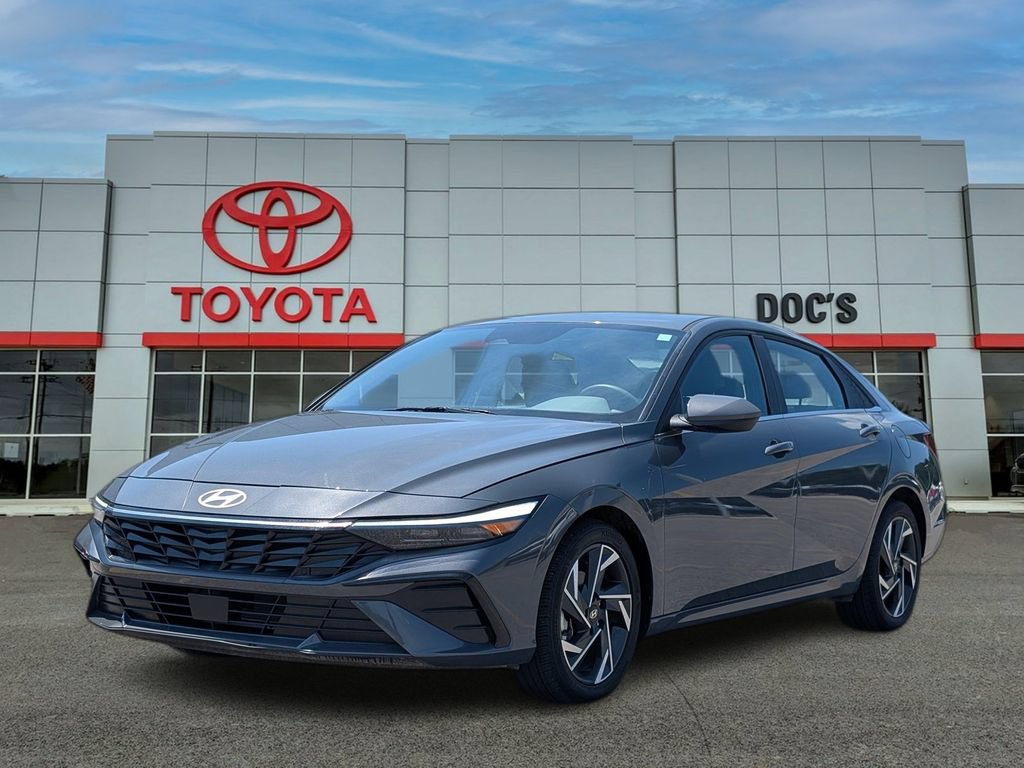 Used 2024 Hyundai Elantra SEL w/ Convenience Package