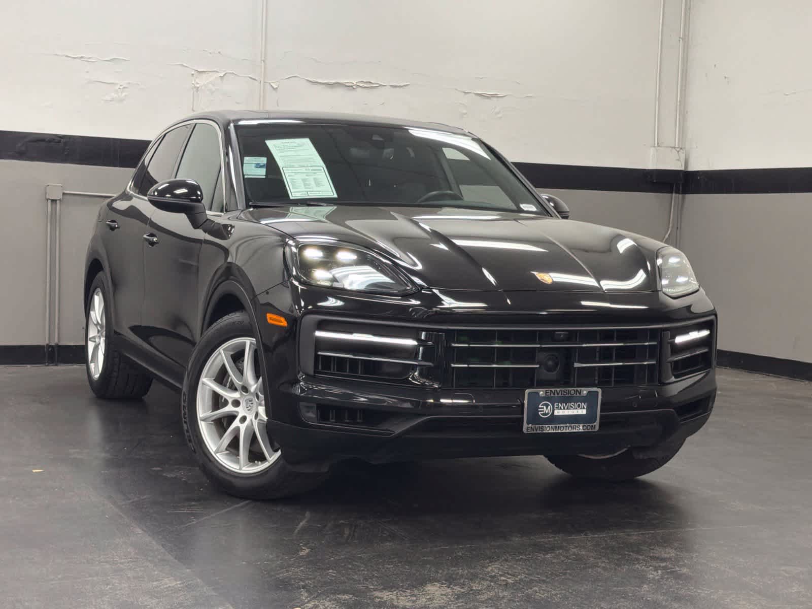 Used 2024 Porsche Cayenne AWD/4WD image 2