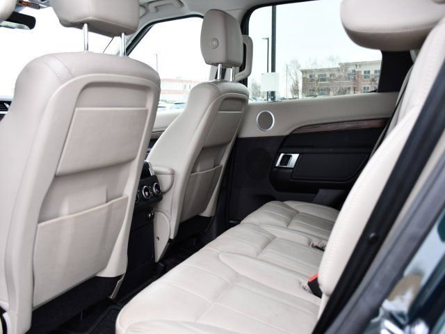 Used 2017 Land Rover Discovery HSE image 17