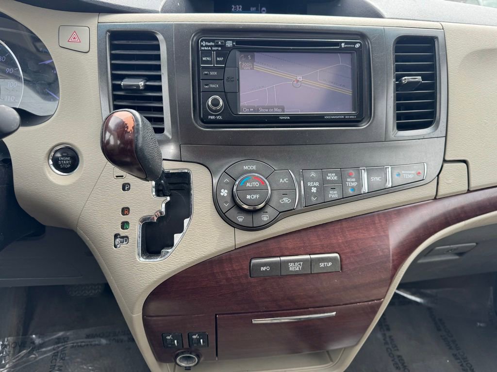 Used 2014 Toyota Sienna XLE FWD image 18