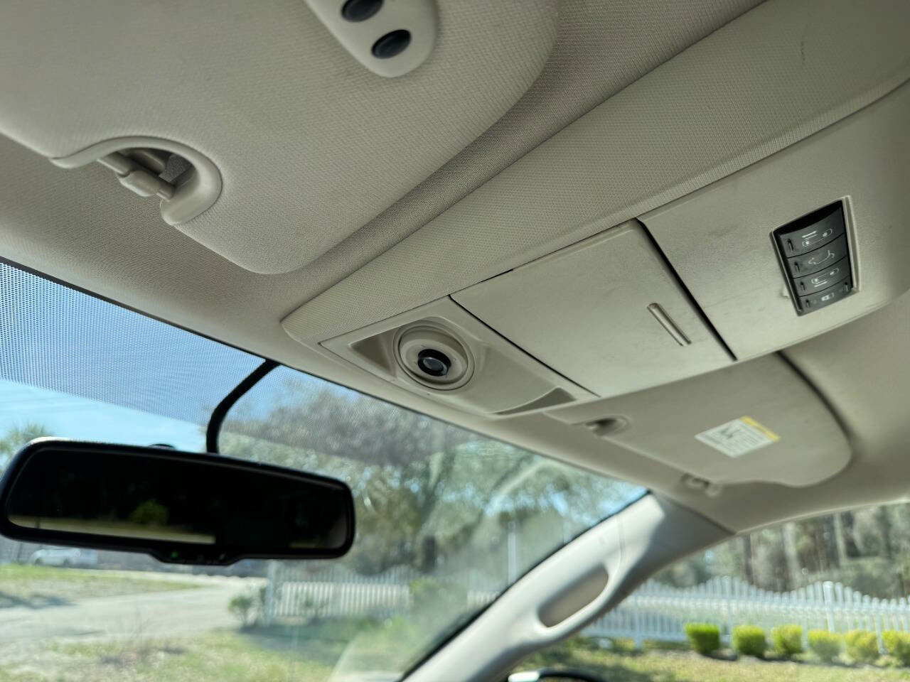 Used 2015 Chrysler Town & Country Touring image 23