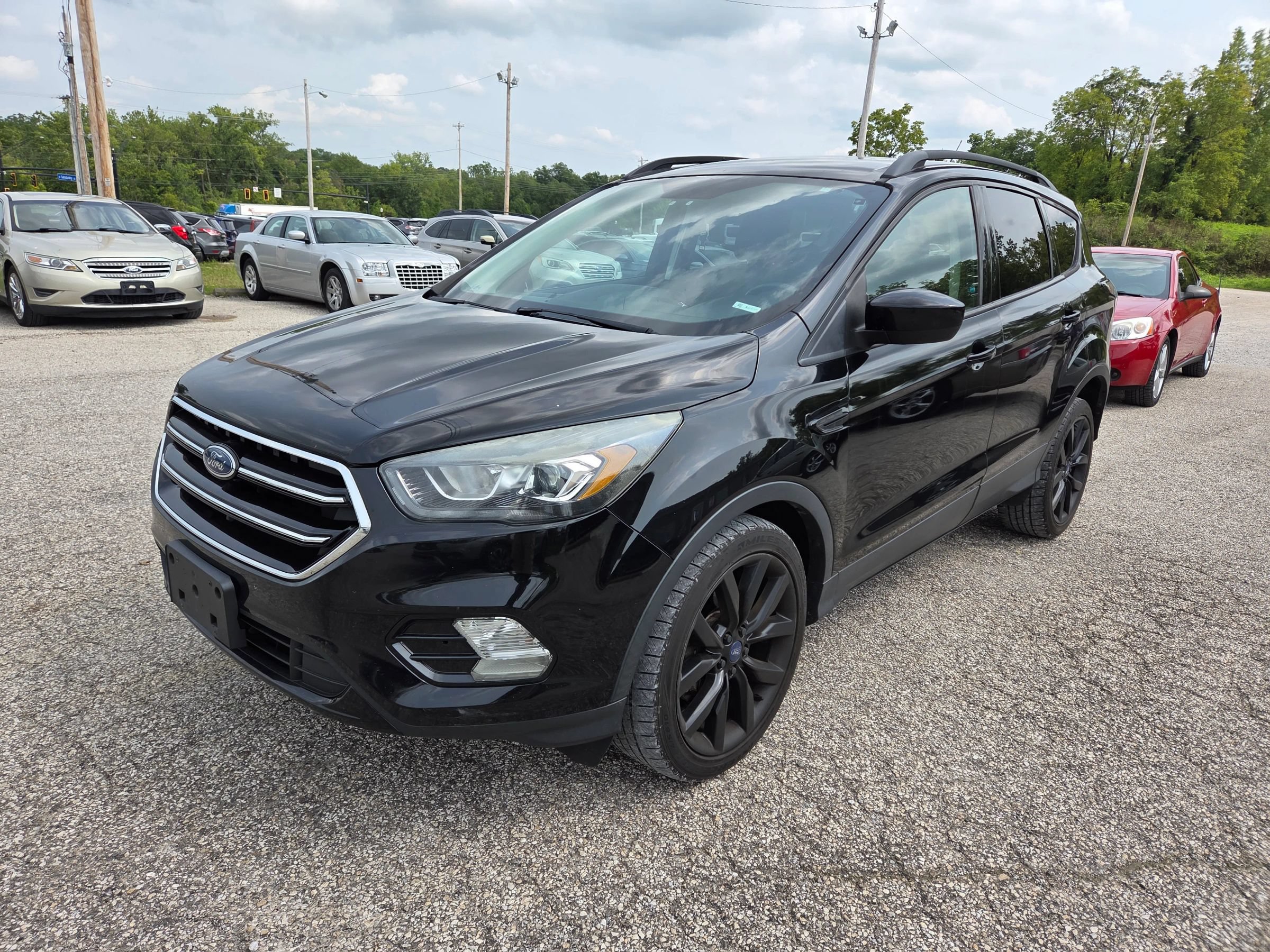 Used 2017 Ford Escape SE w/ Equipment Group 201A FWD image 2