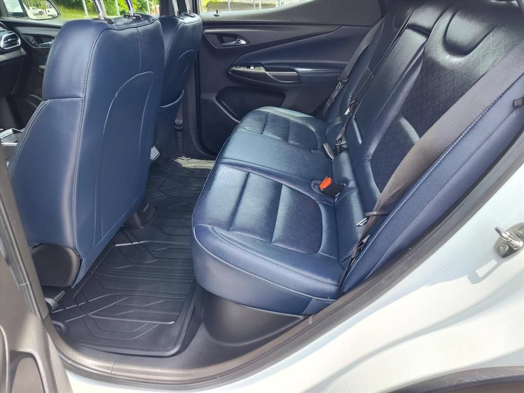 Used 2022 Chevrolet Bolt EUV Premier w/ Sun & Sound Package FWD image 11