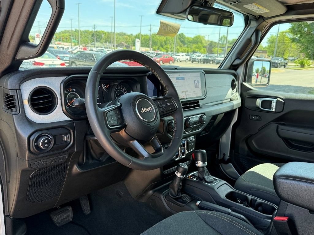 Used 2024 Jeep Gladiator Sport AWD/4WD image 11