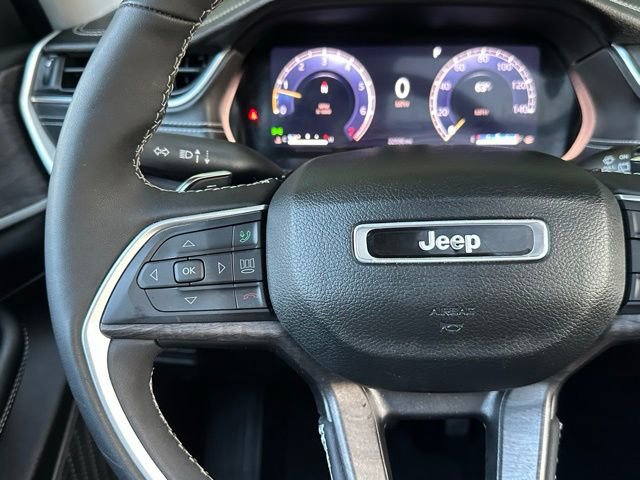 Used 2023 Jeep Grand Cherokee Limited image 22