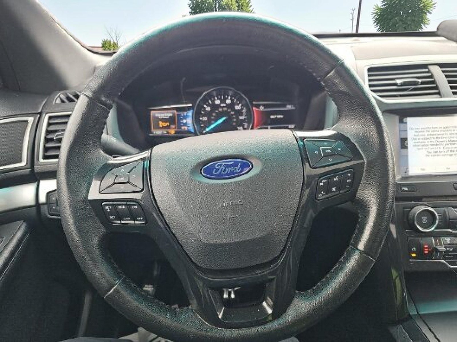 Used 2017 Ford Explorer XLT w/ Equipment Group 202A AWD/4WD image 8