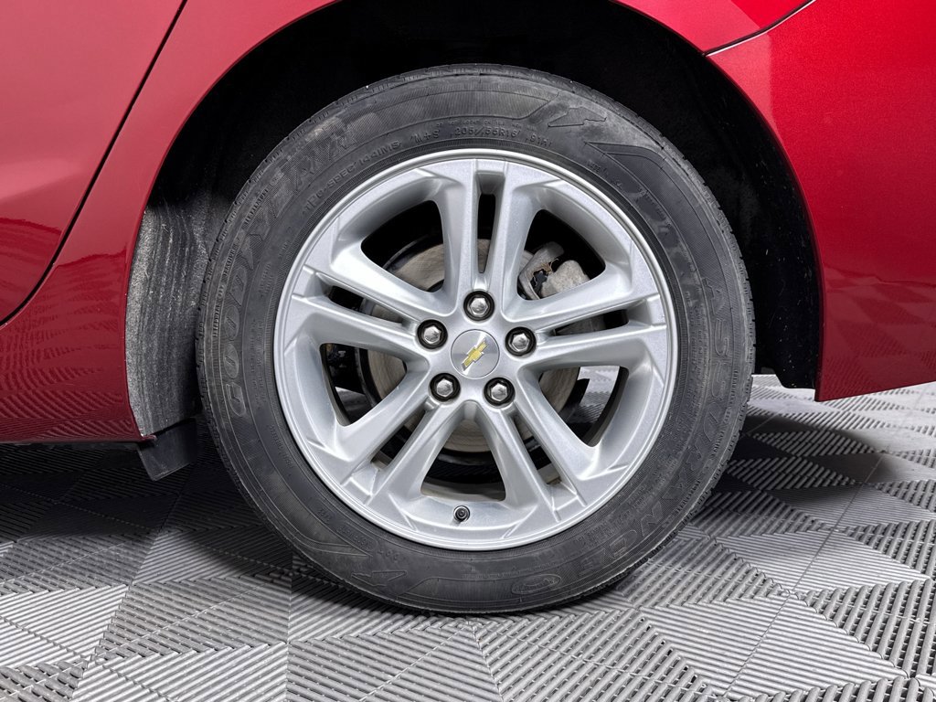 Used 2018 Chevrolet Cruze LT w/ Sun And Sound Package image 18