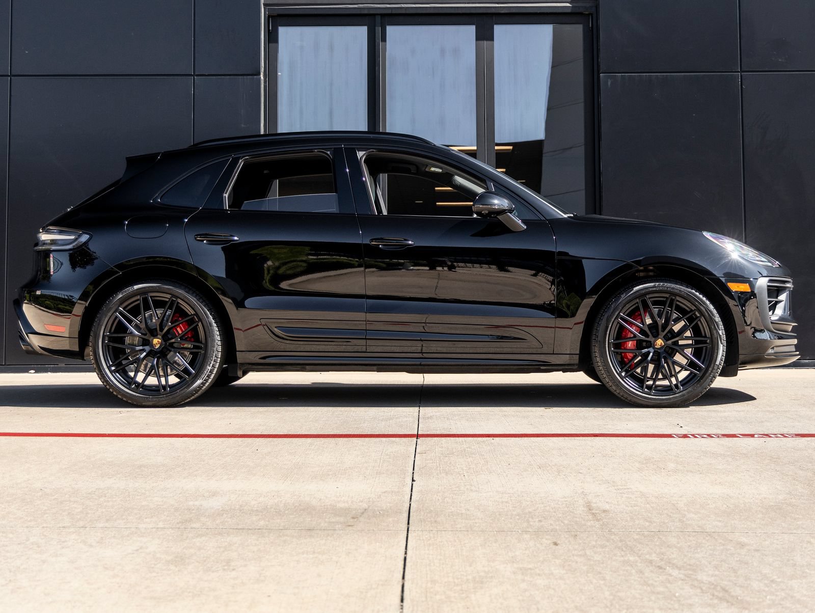 Certified 2025 Porsche Macan GTS AWD/4WD image 12