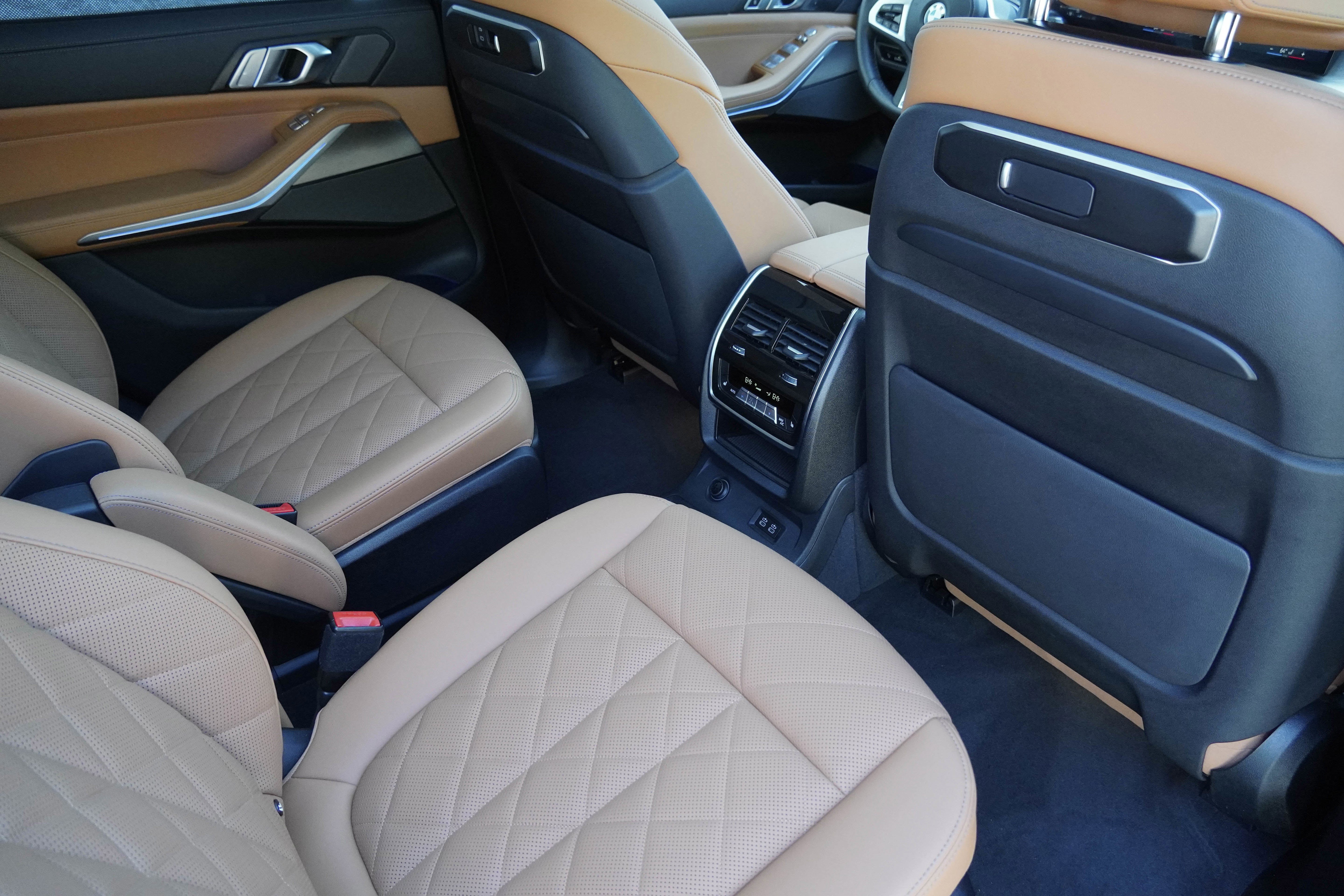 Certified 2024 BMW X7 xDrive40i w/ M Sport Package AWD/4WD image 35