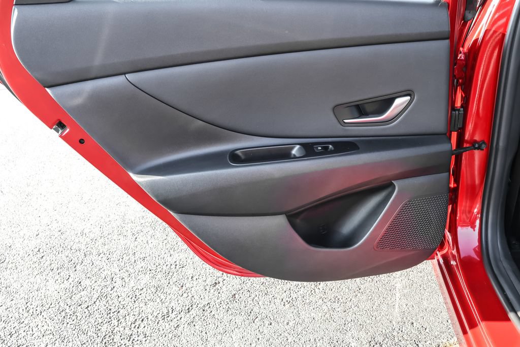 Certified 2025 Hyundai Elantra Limited FWD image 29