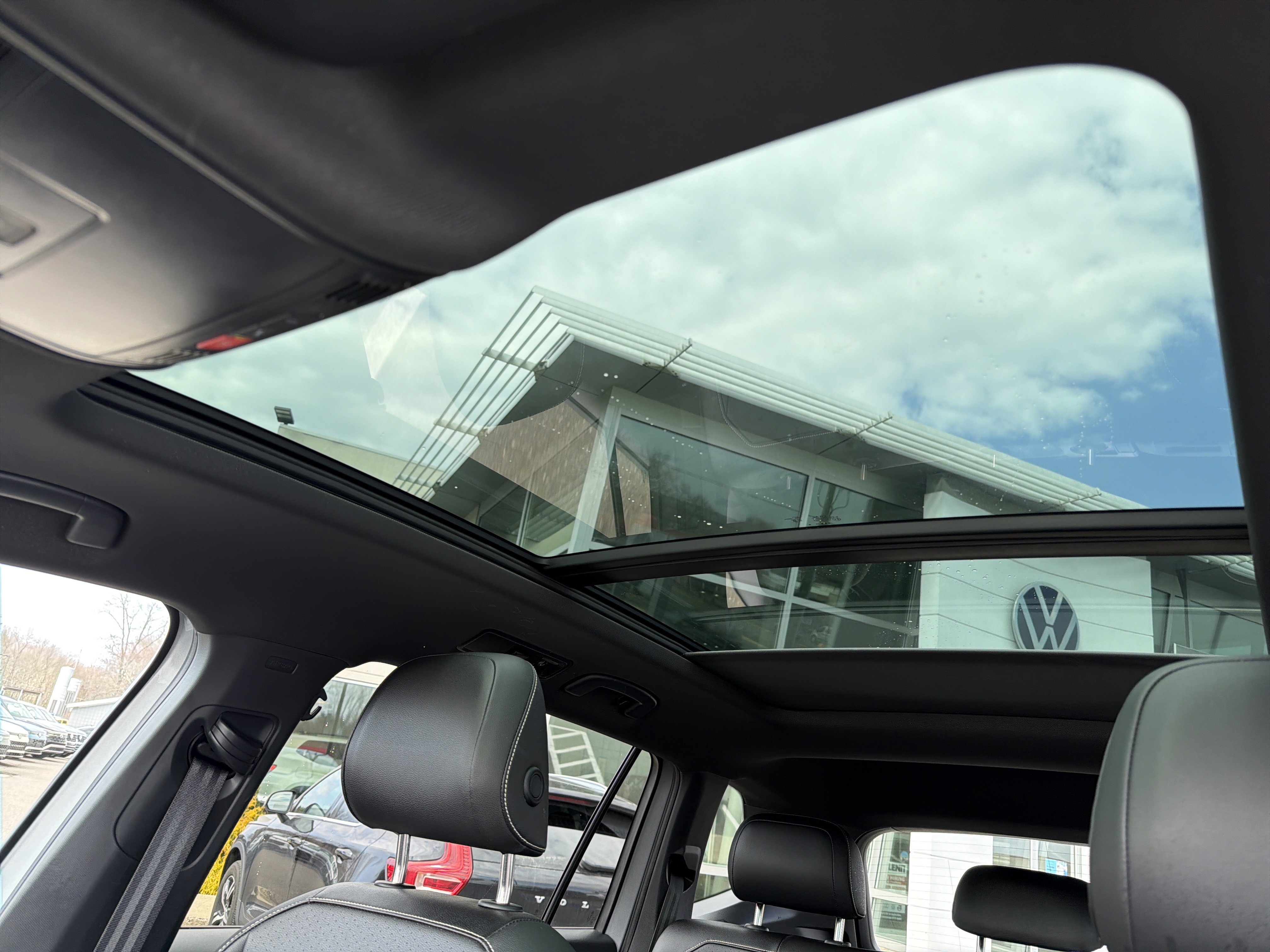 Certified 2024 Volkswagen Tiguan SE R-Line AWD/4WD image 6