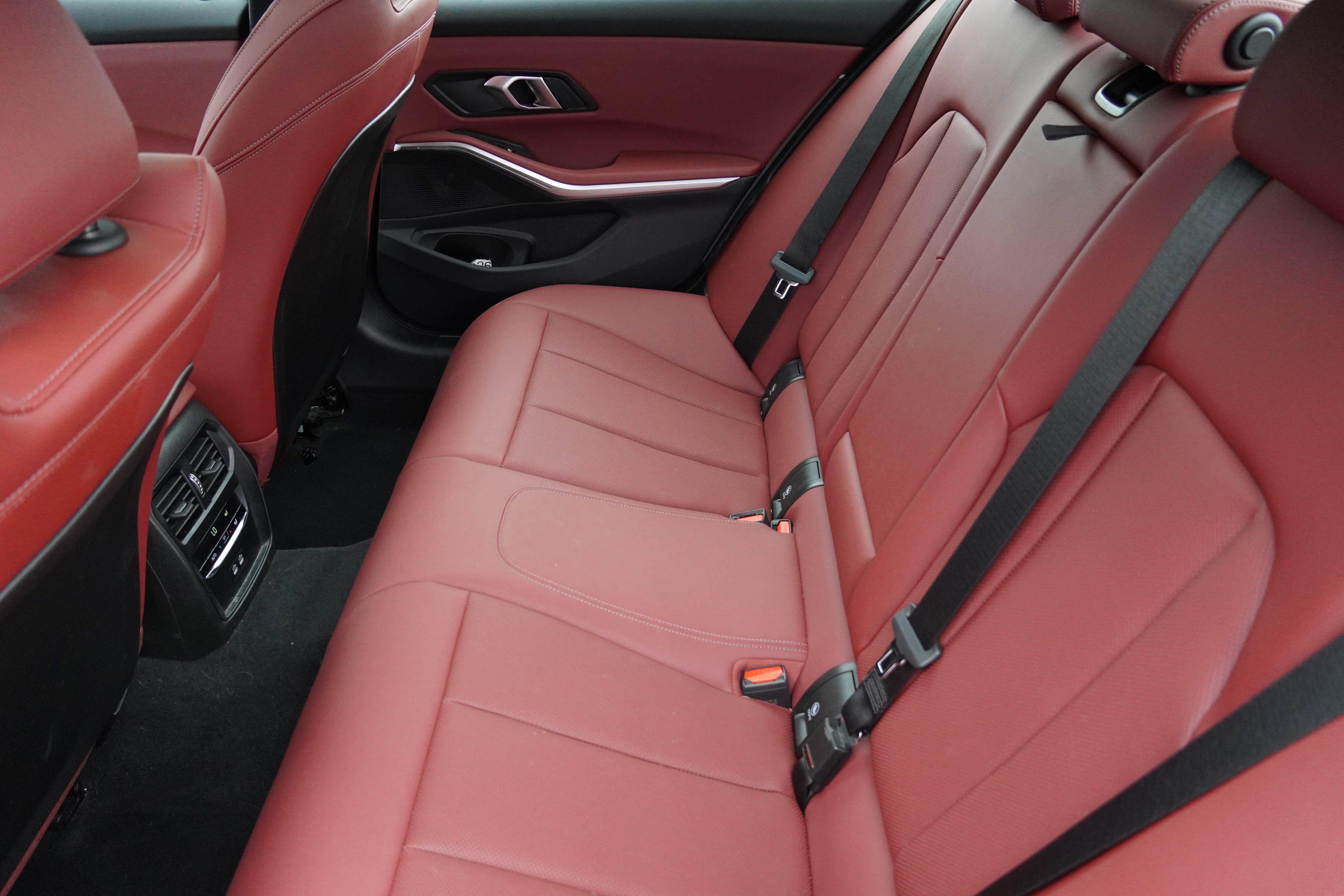 Certified 2025 BMW 330i Sedan RWD image 36
