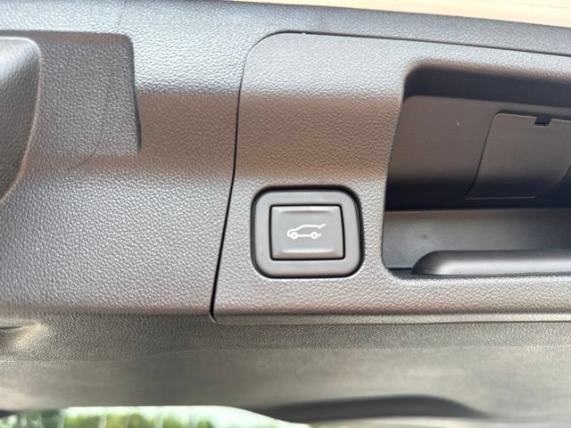 Used 2023 GMC Acadia SLE w/ Driver Convenience Package FWD image 36