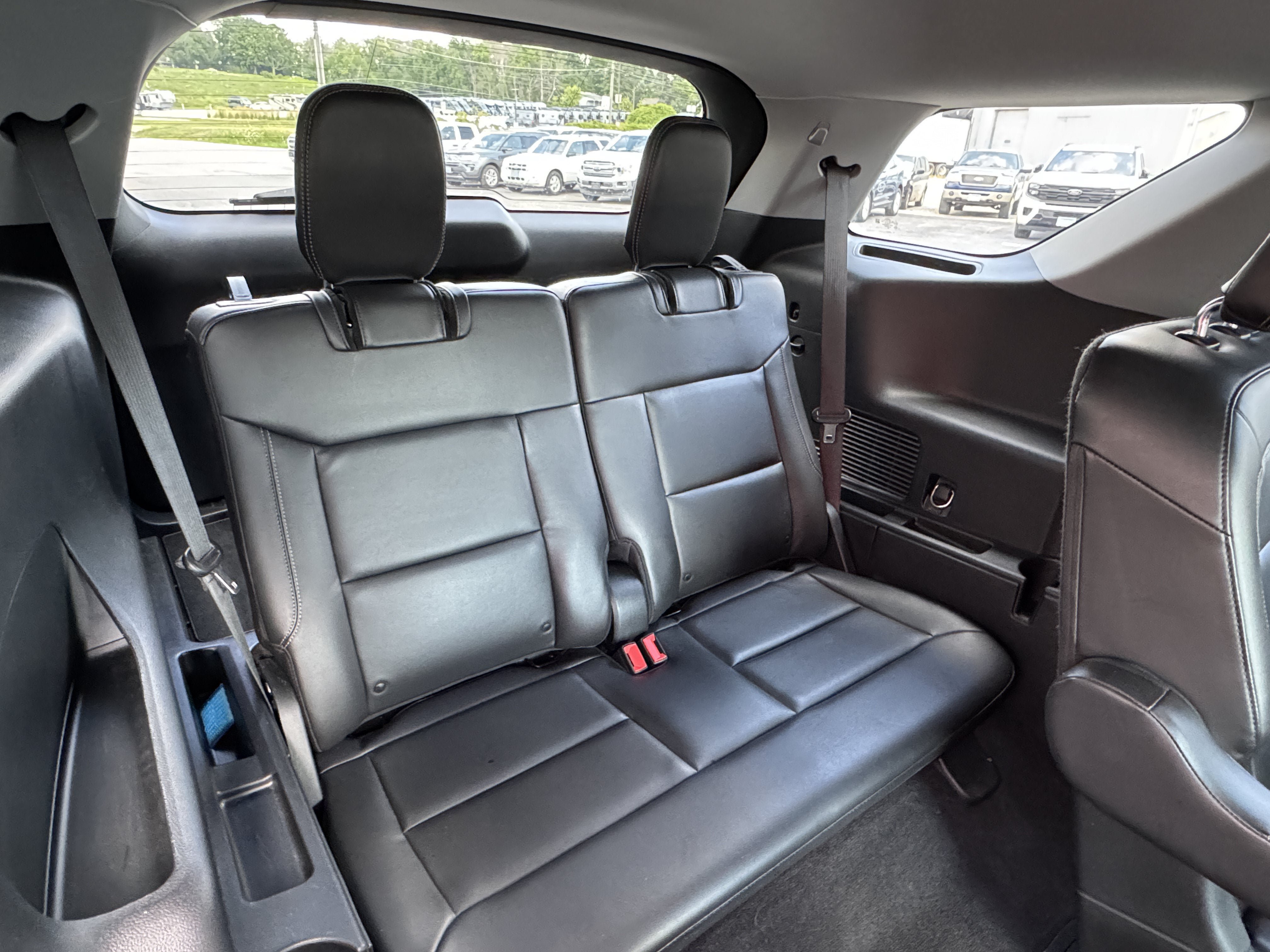 Used 2023 Ford Explorer XLT w/ Equipment Group 202A AWD/4WD image 29