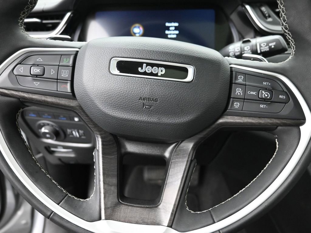 Used 2022 Jeep Grand Cherokee Limited 4xe image 17