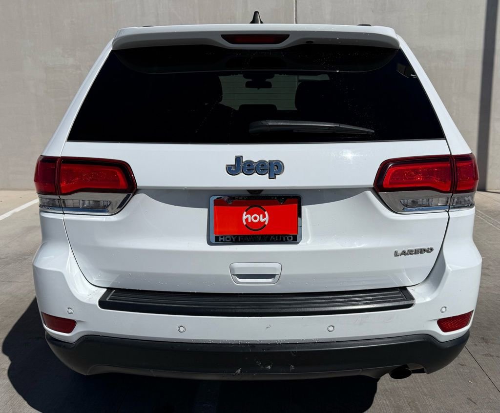 Used 2021 Jeep Grand Cherokee Laredo image 3