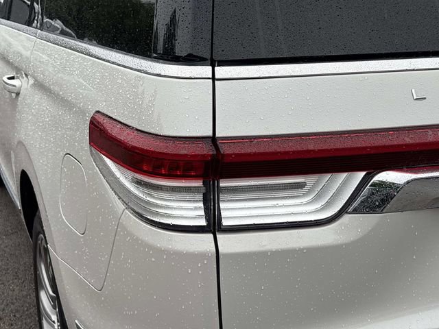 Certified 2023 Lincoln Navigator Reserve AWD/4WD image 11