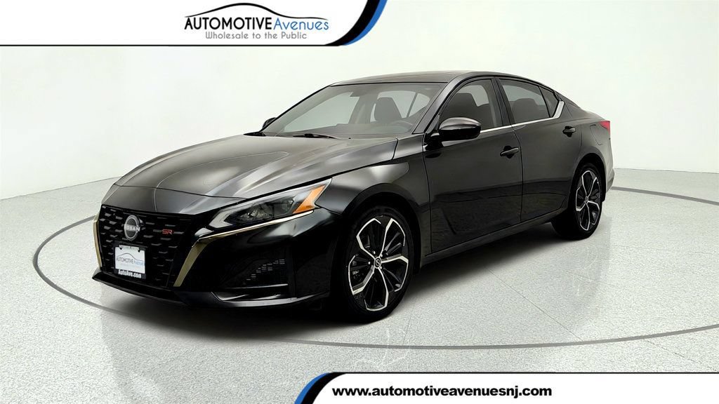 Used 2023 Nissan Altima 2.5 SR w/ SR Premium Package AWD/4WD image 1