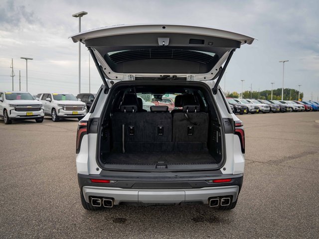 Used 2025 Chevrolet Traverse LT image 13