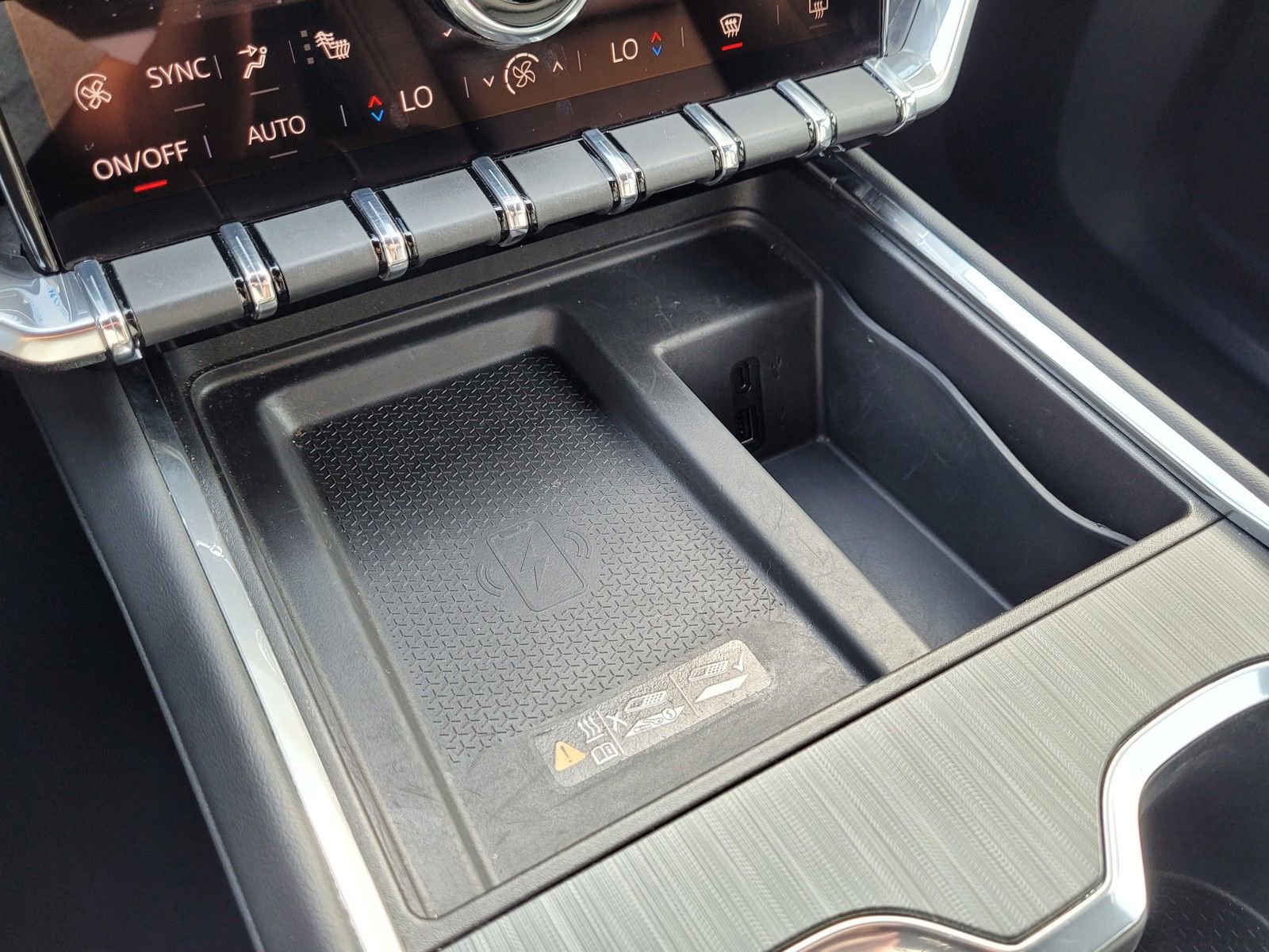 Used 2024 GMC Acadia Elevation image 27