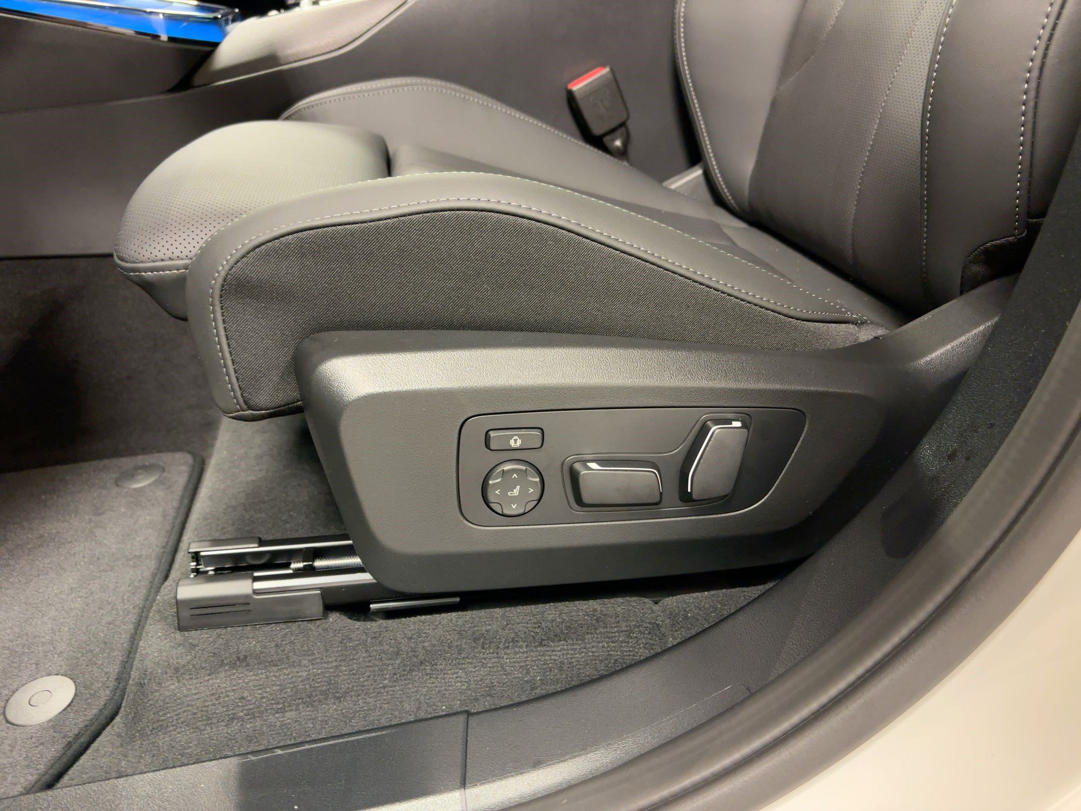 Used 2026 BMW X3 xDrive30 w/ M Sport Package image 13