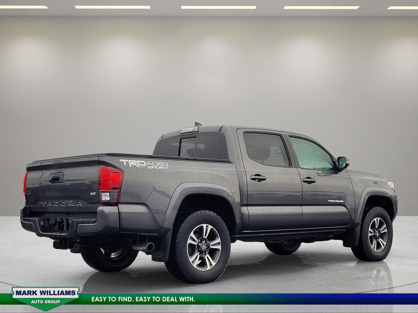 Used 2018 Toyota Tacoma TRD Sport AWD/4WD image 4