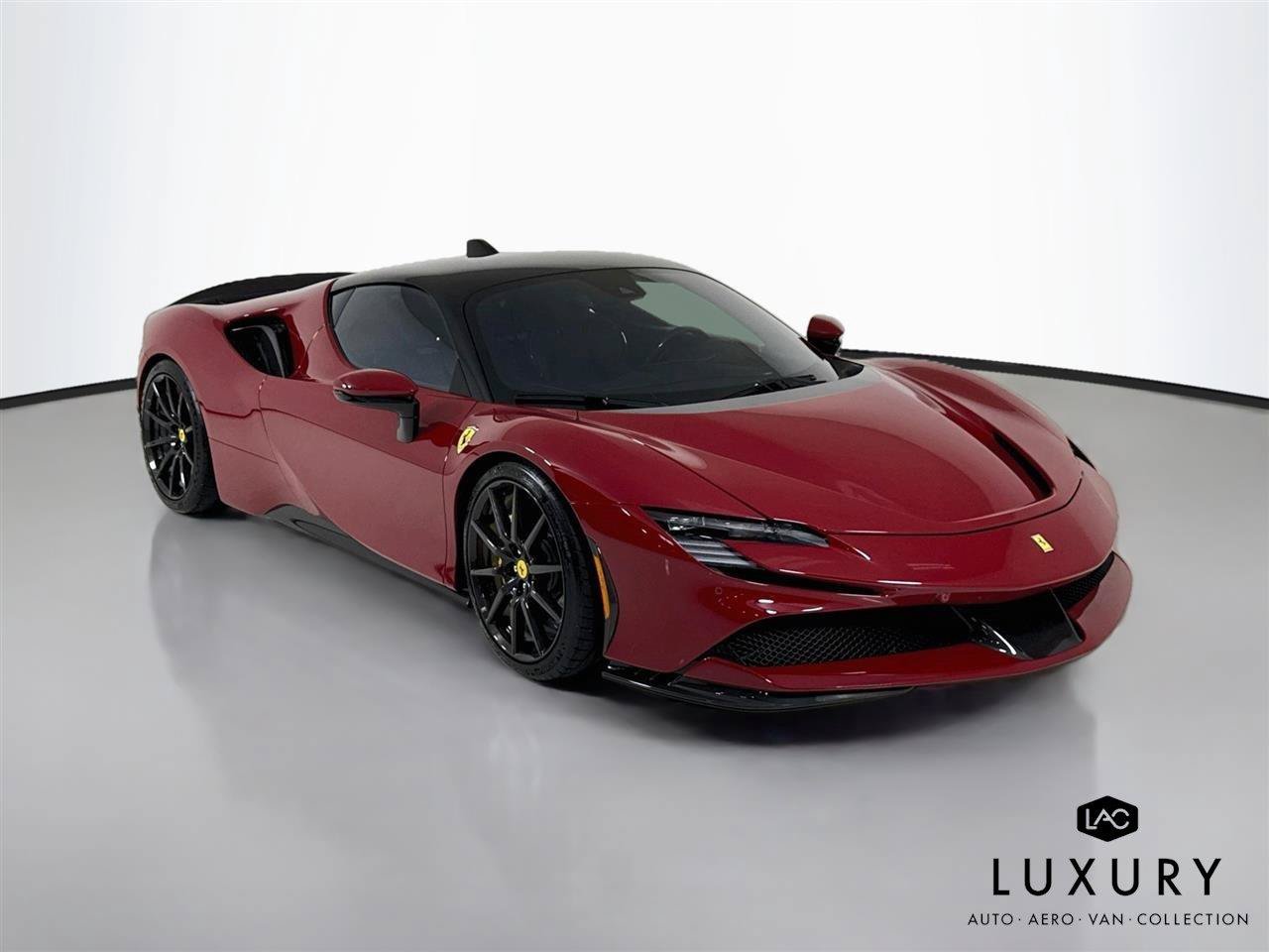 Used 2022 Ferrari SF90 Stradale AWD/4WD image 2