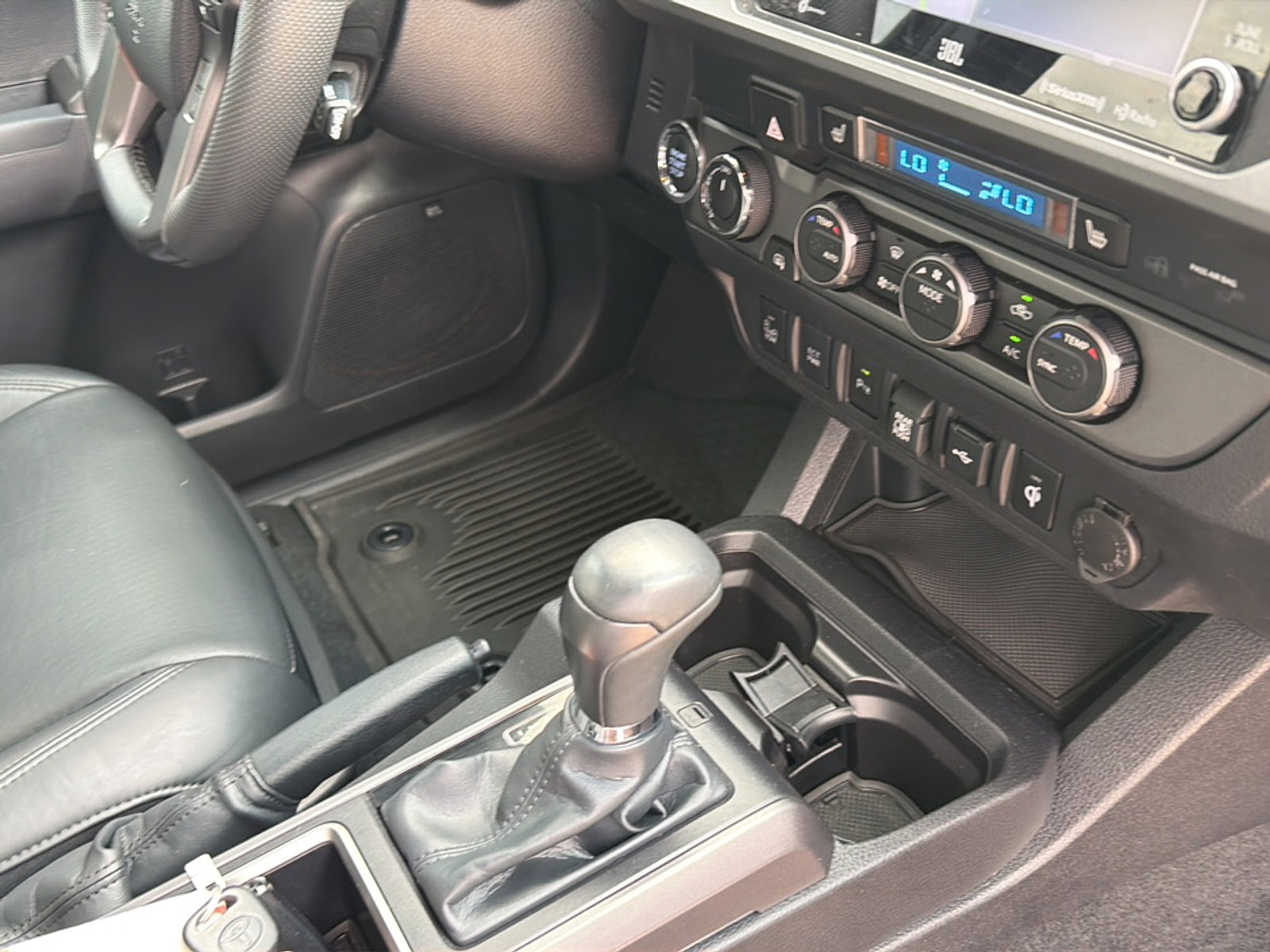 Used 2023 Toyota Tacoma TRD Sport w/ TRD Premium Sport Package AWD/4WD image 18