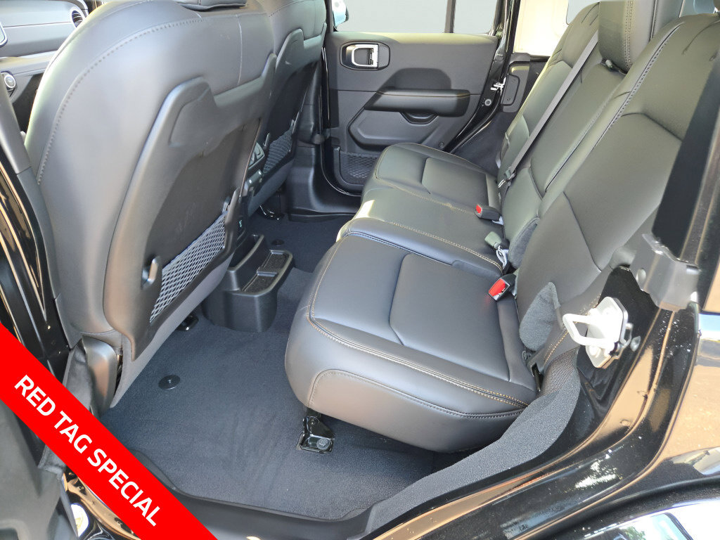 New 2026 Jeep Wrangler Unlimited Sahara AWD/4WD image 20