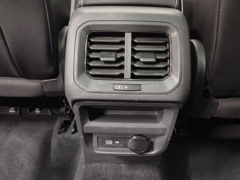 Used 2021 Volkswagen Tiguan SEL image 38