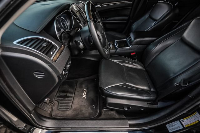 Used 2015 Chrysler 300 C RWD image 54