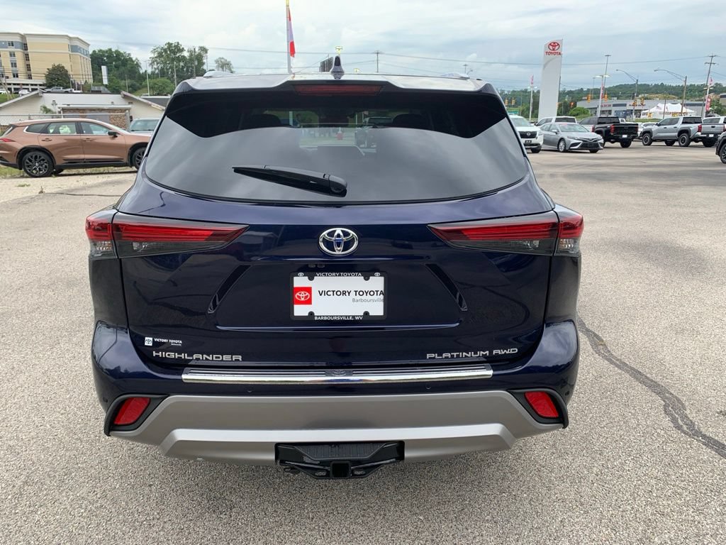 New 2026 Toyota Highlander Platinum AWD/4WD image 4