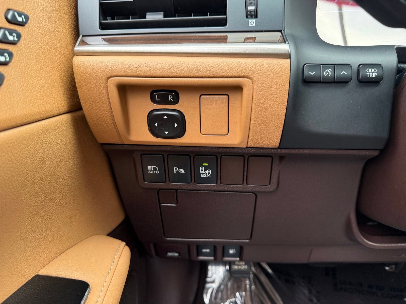 Used 2016 Lexus ES 300h w/ Ultra Luxury Package FWD image 24