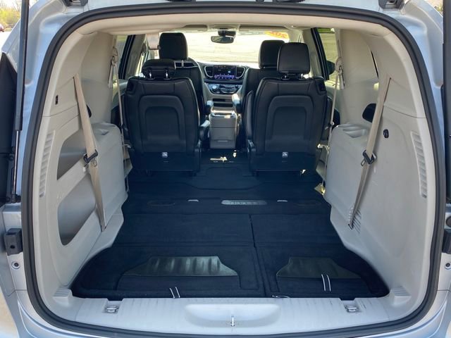 Used 2024 Chrysler Pacifica Touring-L image 19