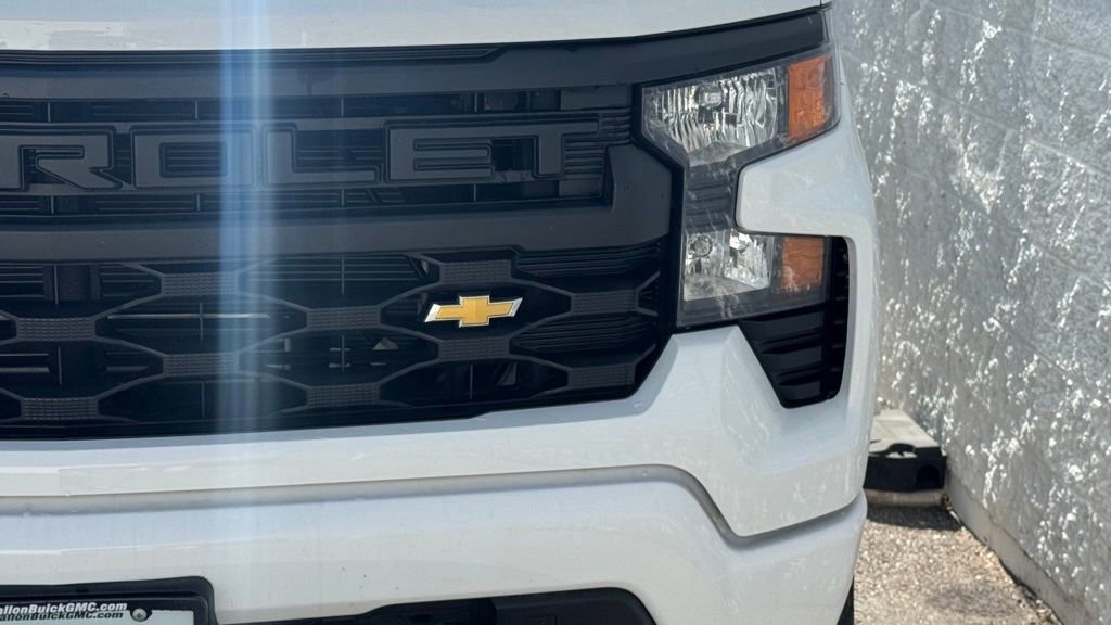 Used 2025 Chevrolet Silverado 1500 Custom image 8