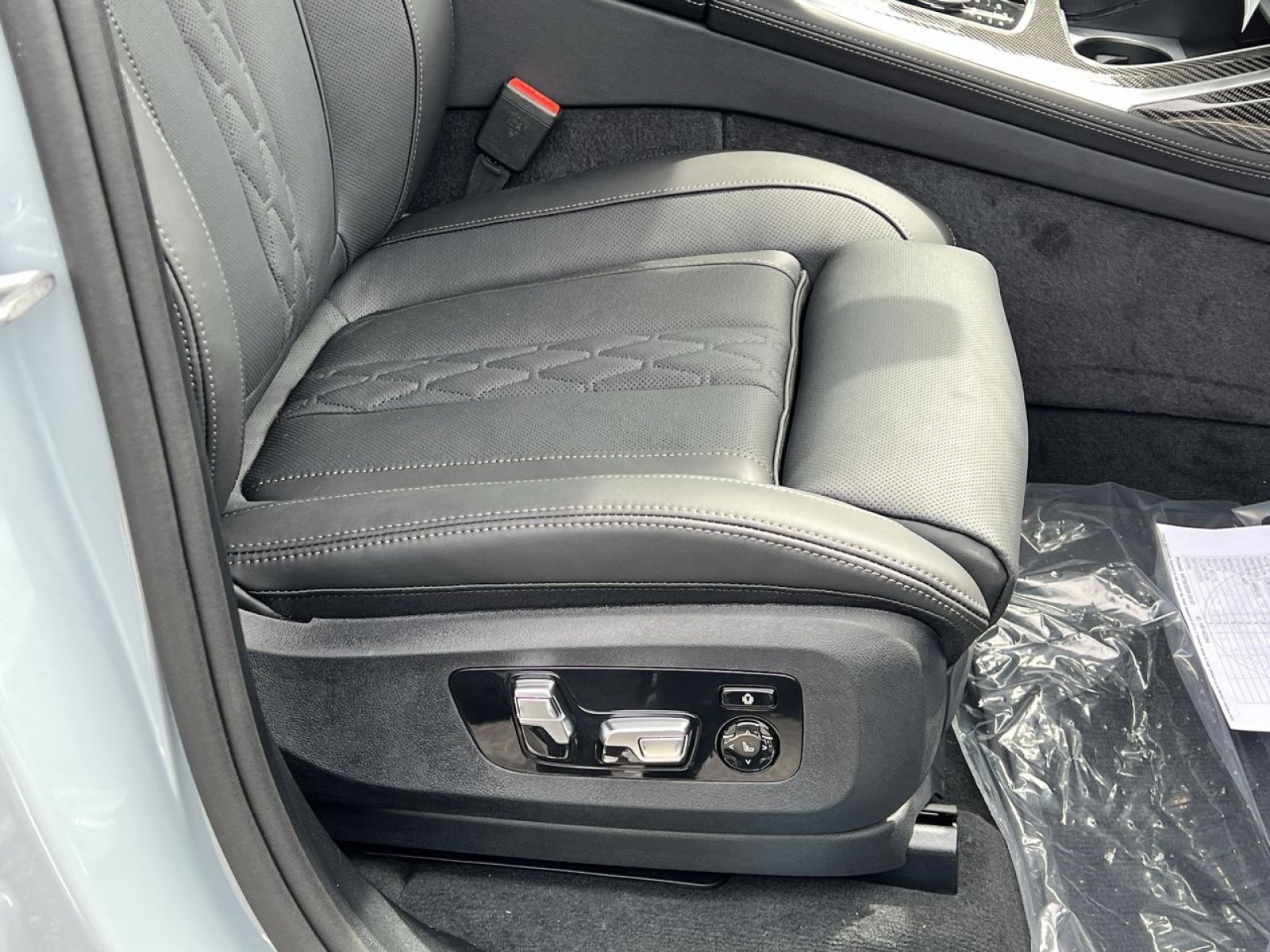 New 2026 BMW X7 M60i image 27