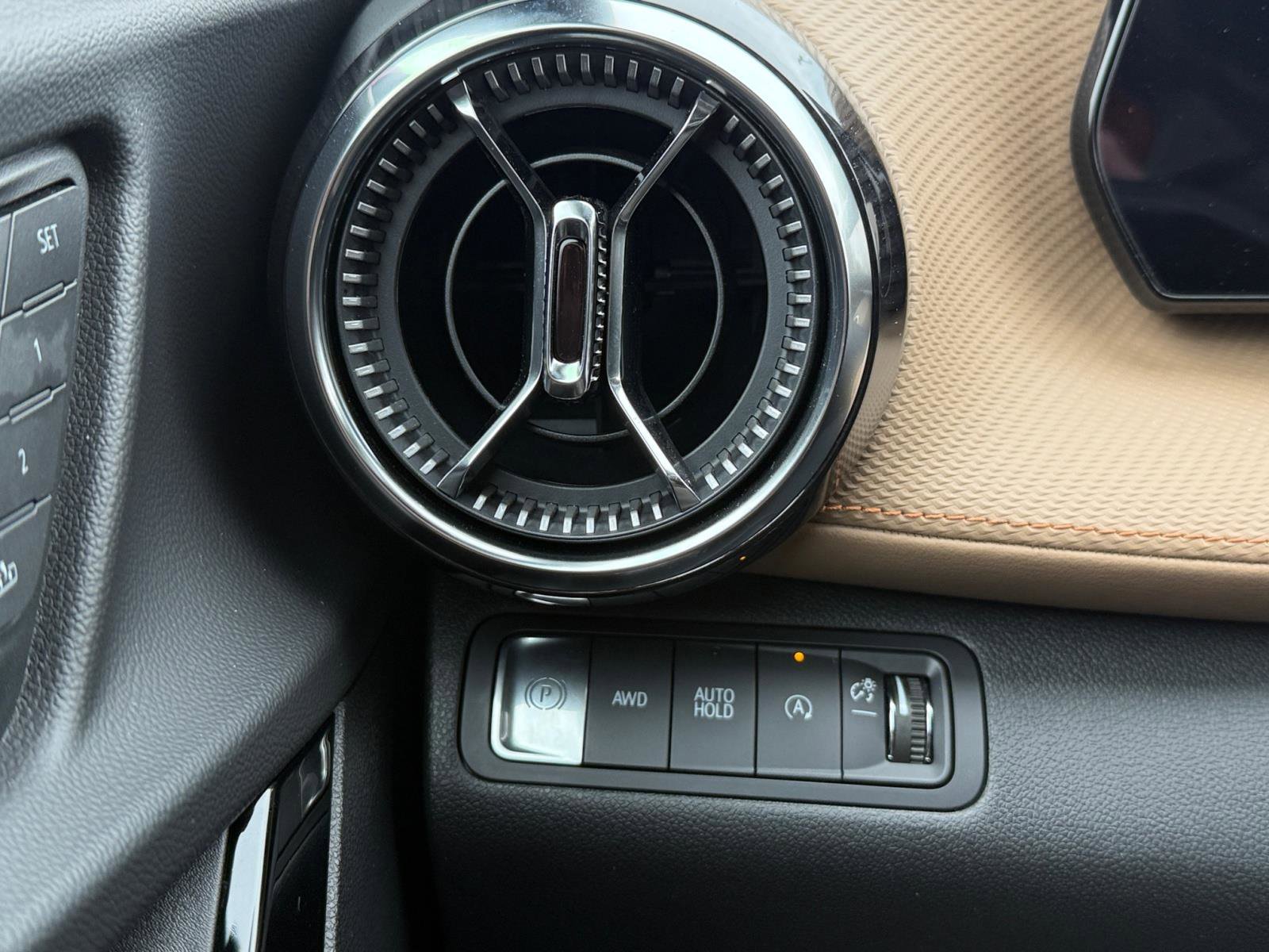 Used 2025 Chevrolet Equinox ACTIV w/ Safety and Technology Package image 22