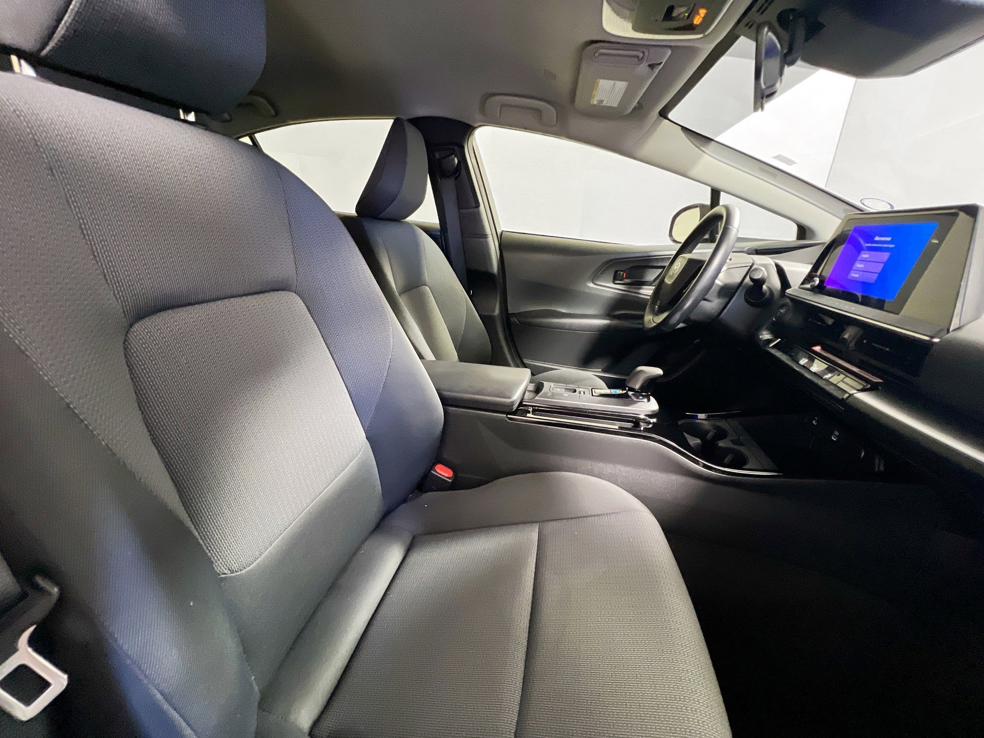 Used 2023 Toyota Prius LE FWD image 30