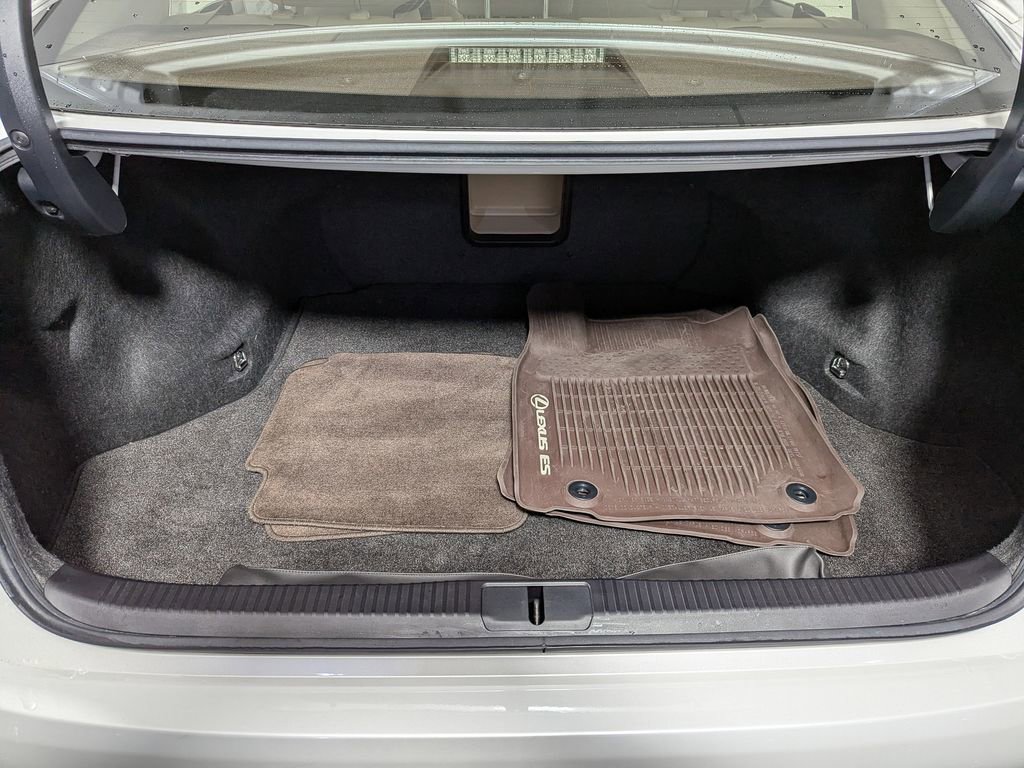 Used 2017 Lexus ES 350 w/ Premium Package image 44