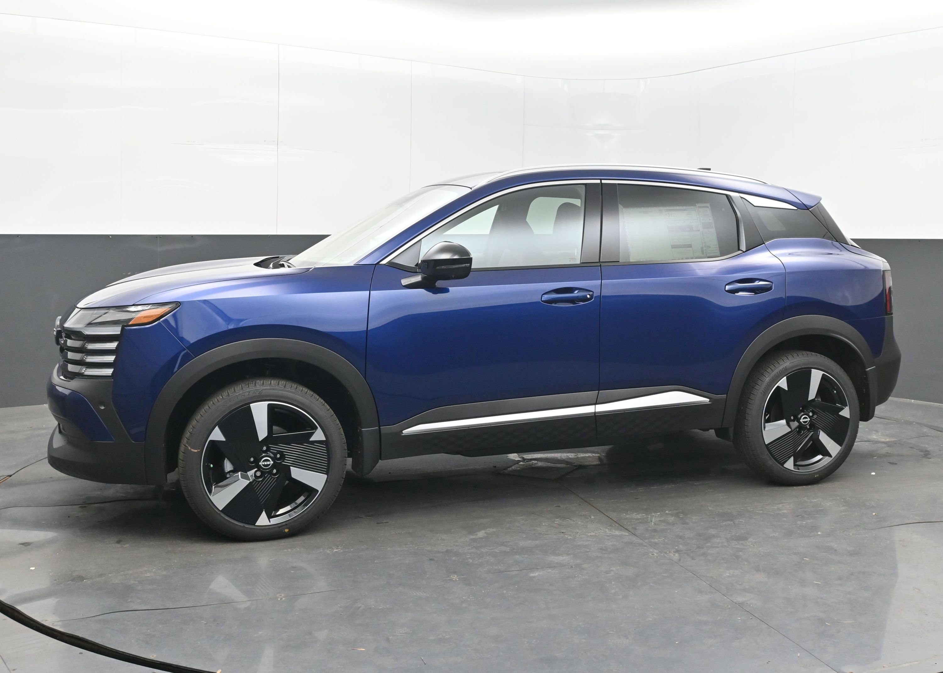 New 2026 Nissan Kicks SR w/ SR Premium Package image 4