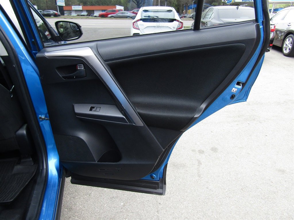 Used 2018 Toyota RAV4 LE w/ All Weather Liner Package AWD/4WD image 22