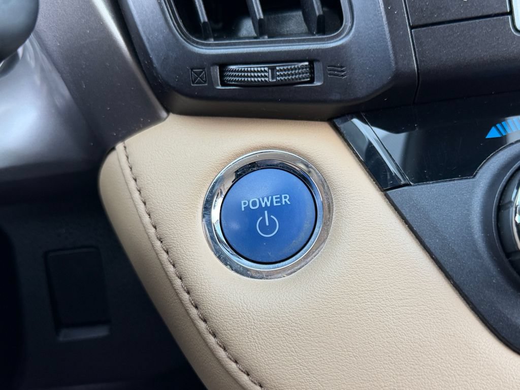 Used 2018 Toyota RAV4 Limited AWD/4WD image 30