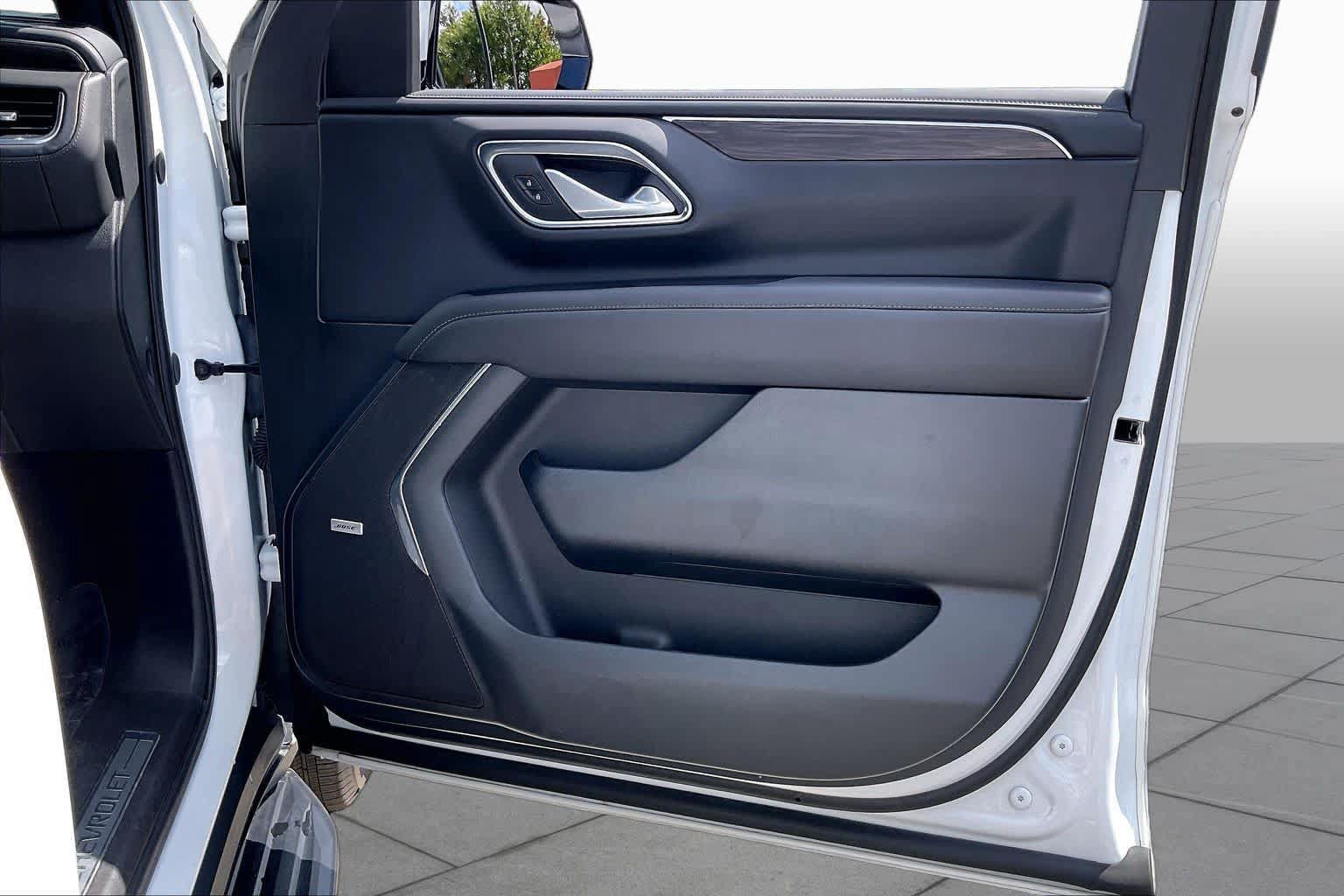 Certified 2024 Chevrolet Suburban LT RWD image 23