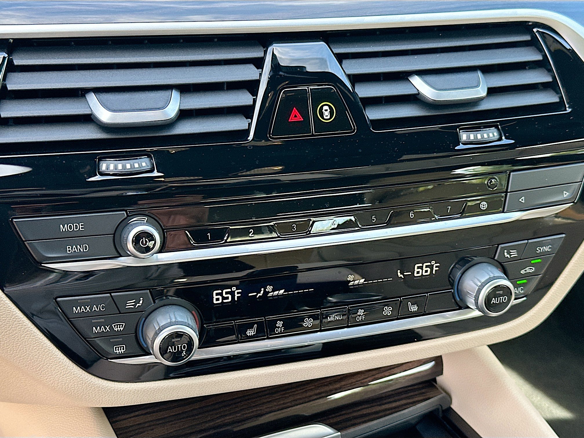 Certified 2023 BMW 530i w/ Premium Package image 16