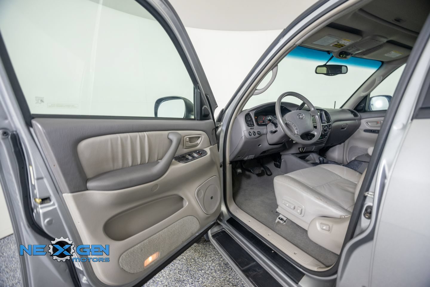 Used 2004 Toyota Sequoia Limited w/ Preferred Accessory Pkg AWD/4WD image 10