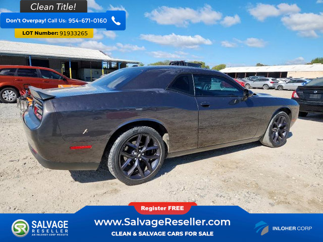Used 2020 Dodge Challenger SXT w/ Blacktop Package image 4