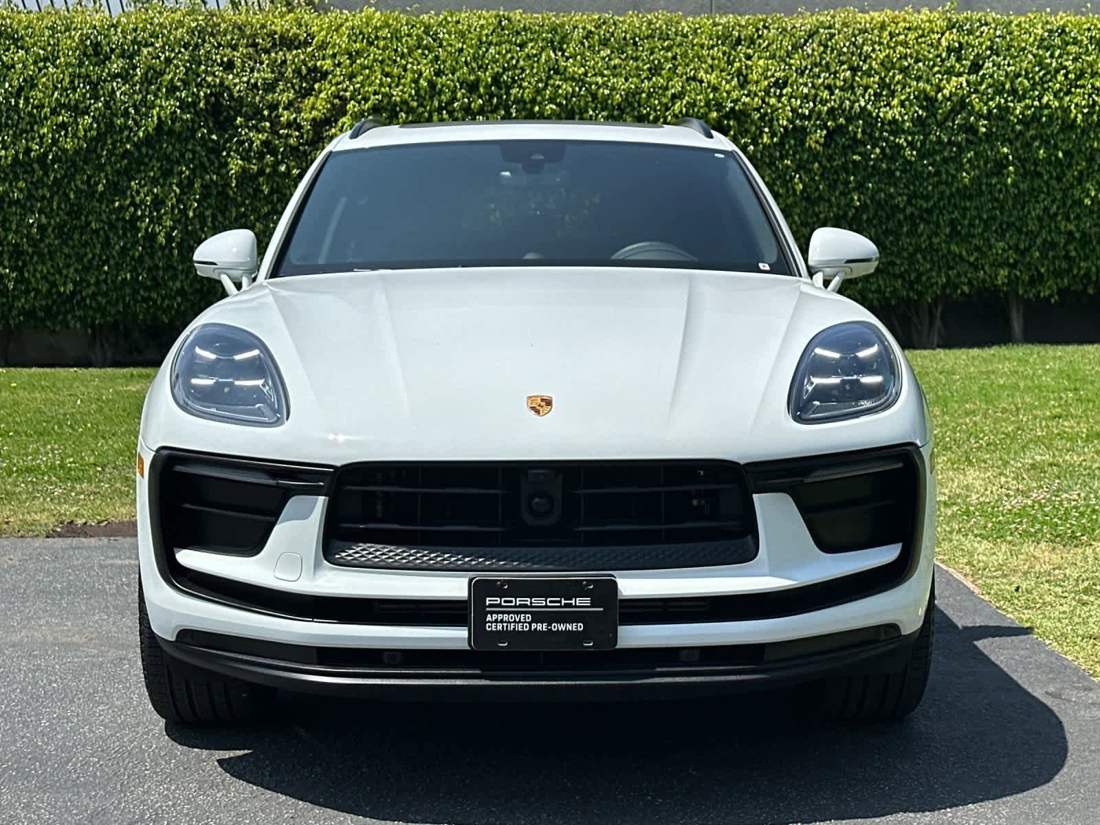 Certified 2026 Porsche Macan AWD/4WD image 11